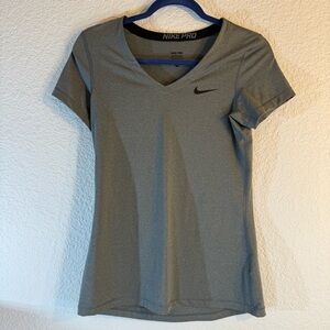 Nike Pro Dri-FitV-Neck Pullover Short Sleeve T-Shirt in gray. Women’s‎ Size M